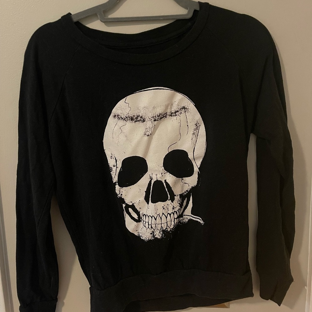 Black Skull Graphic Women's Sweater